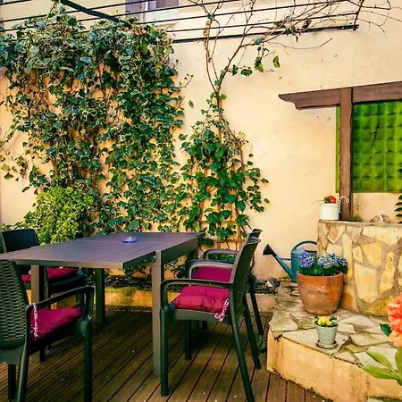 Le Patio De *